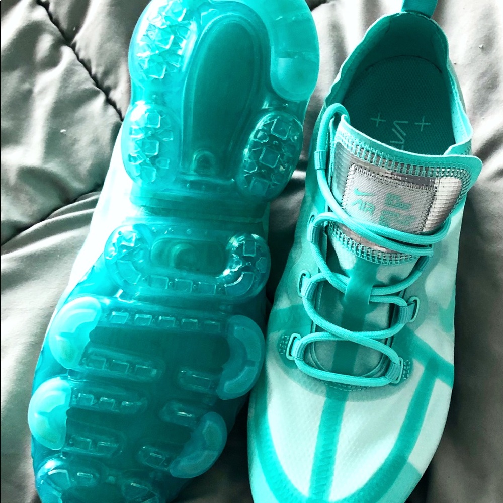 Women’s Air Vapormax 2019 Teal Tint size 10 - Picture 2 of 3